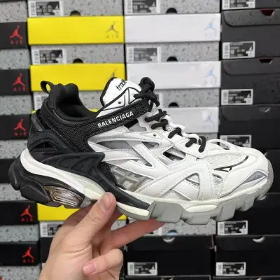 Balenciaga Track (More CW) — USFans Spreadsheet photo