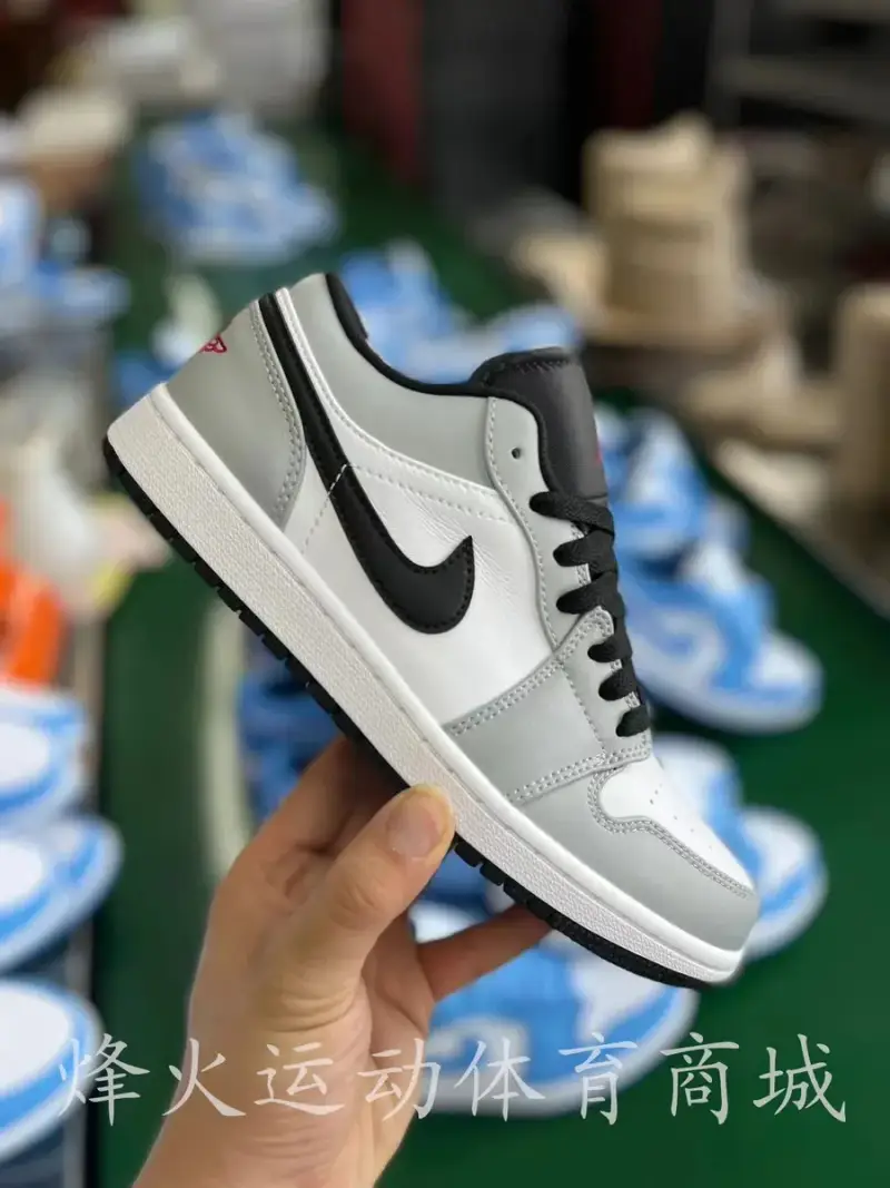 Jordan 1 Low Shoes — Soot 553558-030 colorway — USFans Spreadsheet photo