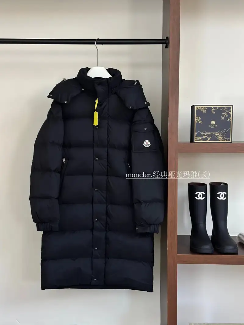 Moncler Hanoverian Coat — black colorway — USFans Spreadsheet photo