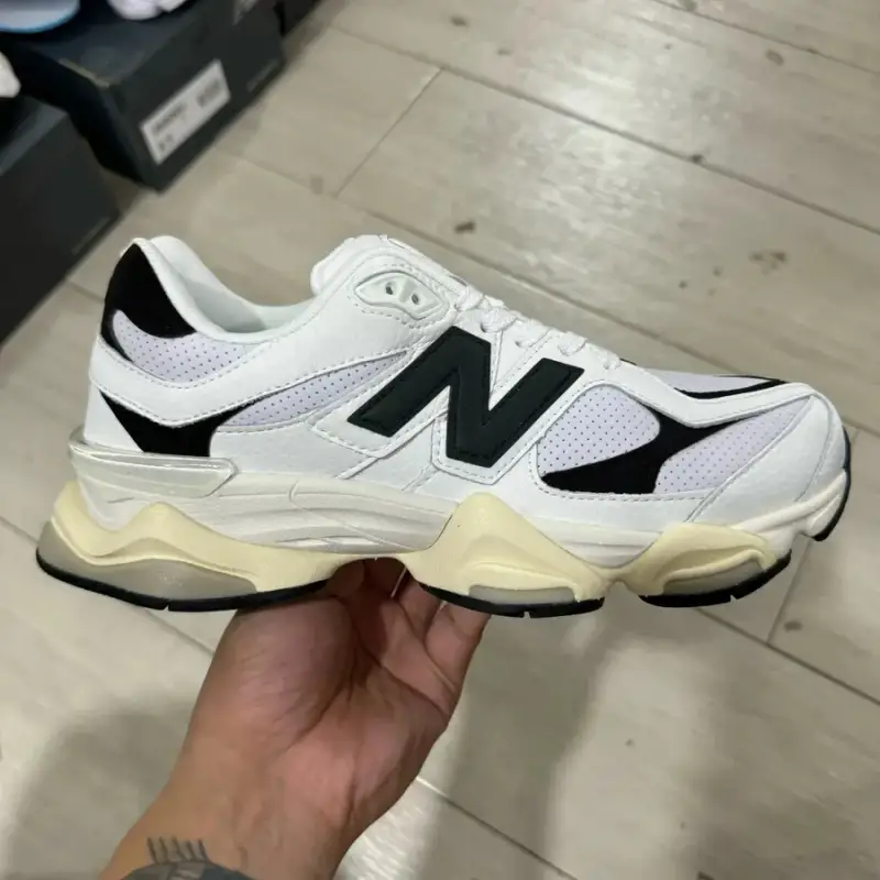 NB 9060 Shoes — 3 white and black colorway — USFans Spreadsheet photo