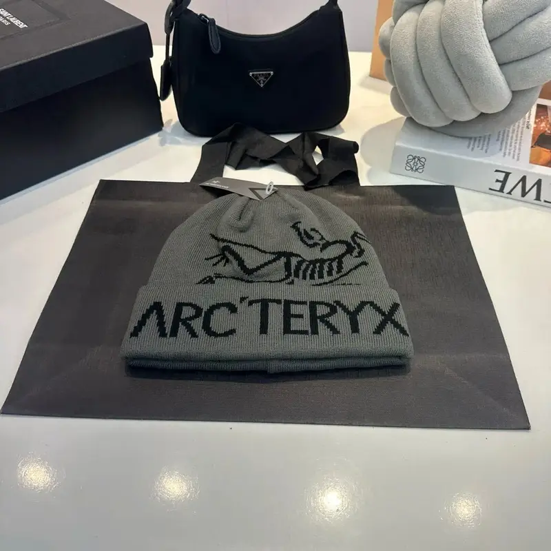 Arc'teryx Thick Beanie — As shown in Figure 22 colorway — USFans Spreadsheet photo