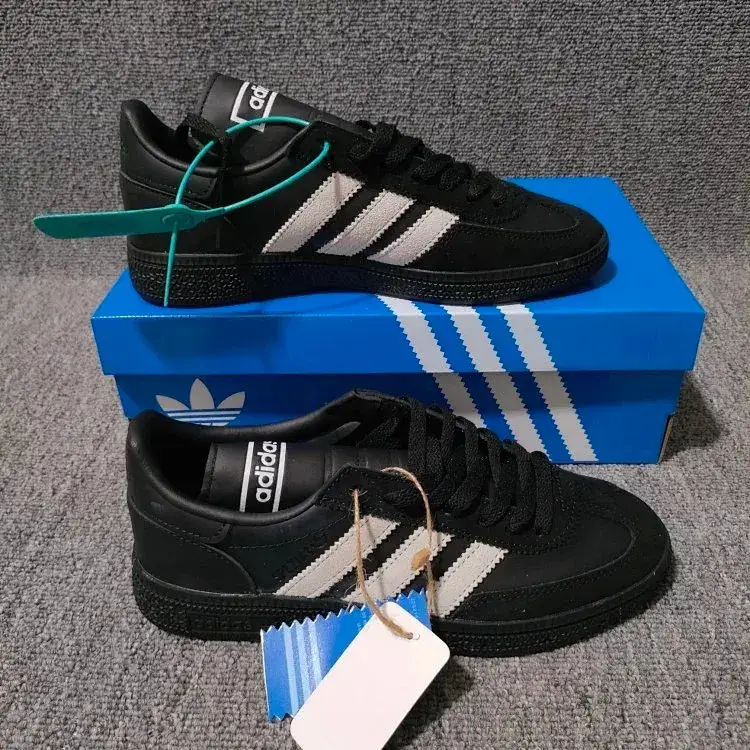 Adidas Originals Samba Shoes — Desun HD Black and White Long Tongue colorway — Kakobuy Spreadsheet photo