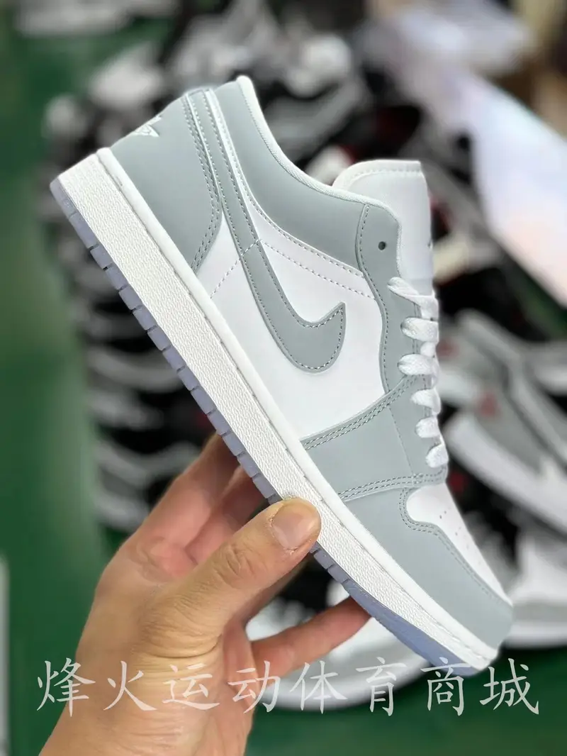 Jordan 1 Low Shoes — Little Dior DC0774-105 colorway — USFans Spreadsheet photo