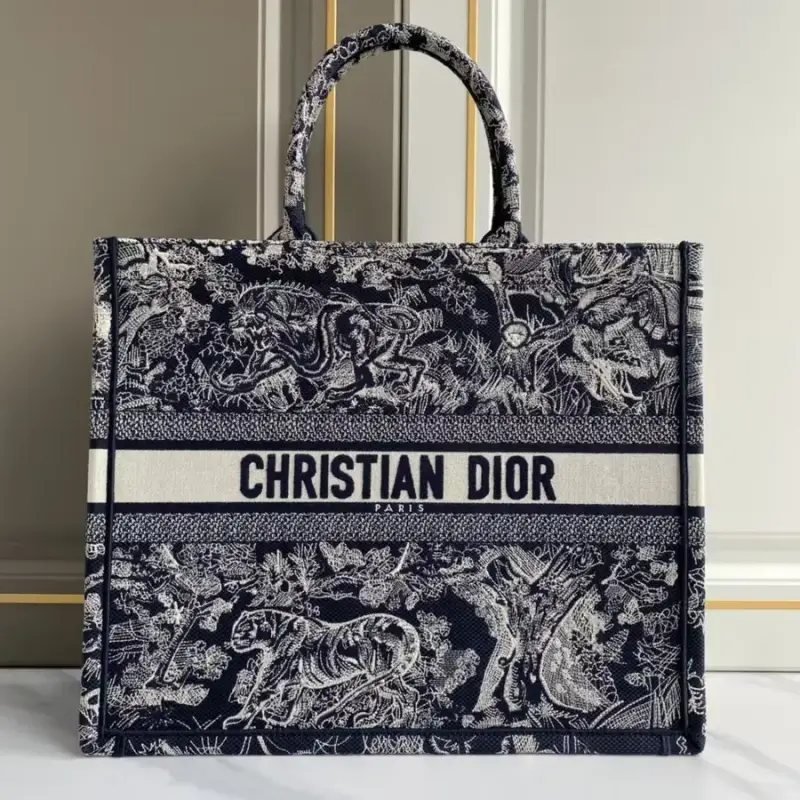 Dior Tote — 1 colorway — USFans Spreadsheet photo