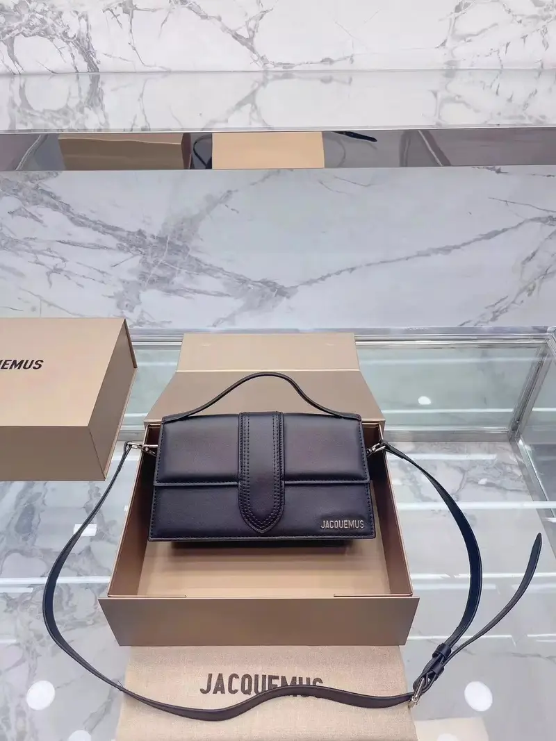 Jacquemus Handbag — Black Hand Crossbody Bag Large for Mobil colorway — USFans Spreadsheet photo