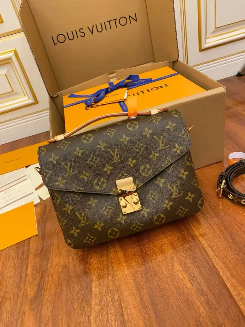 Louis Vuitton Pochette Métis — Size 25x19x7cm colorway — USFans Spreadsheet photo