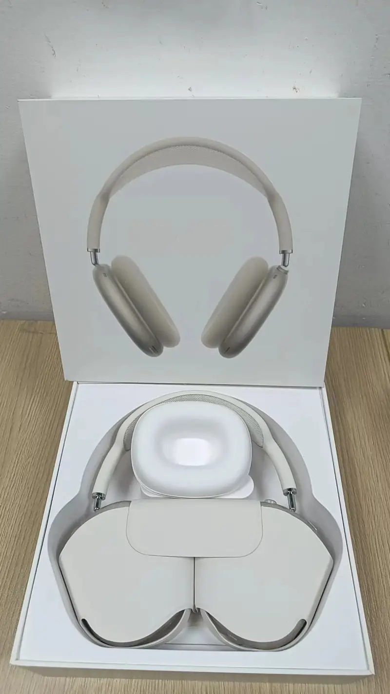 Apple AirPods Max — Second generation silver C charging por colorway — USFans Spreadsheet photo
