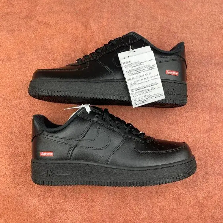 Supreme Air Force 1 White — Black colorway — USFans Spreadsheet photo