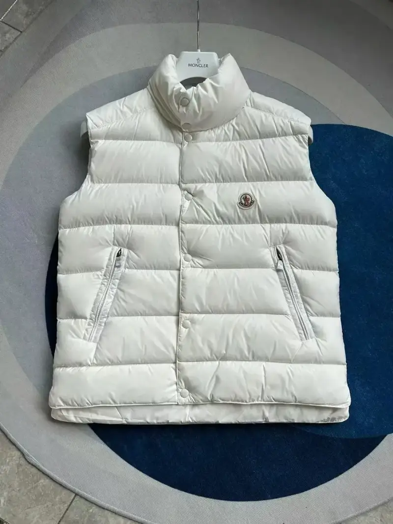 Moncler Vest Black Bormes — white without hat colorway — USFans Spreadsheet photo