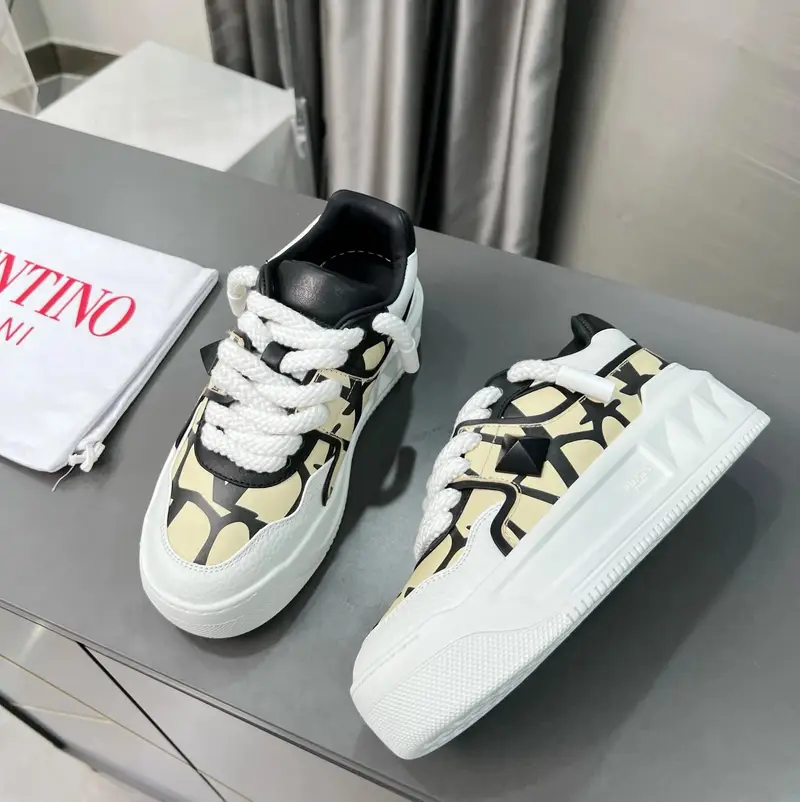 Valentino Trainers With Strap — Style 4 colorway — USFans Spreadsheet photo