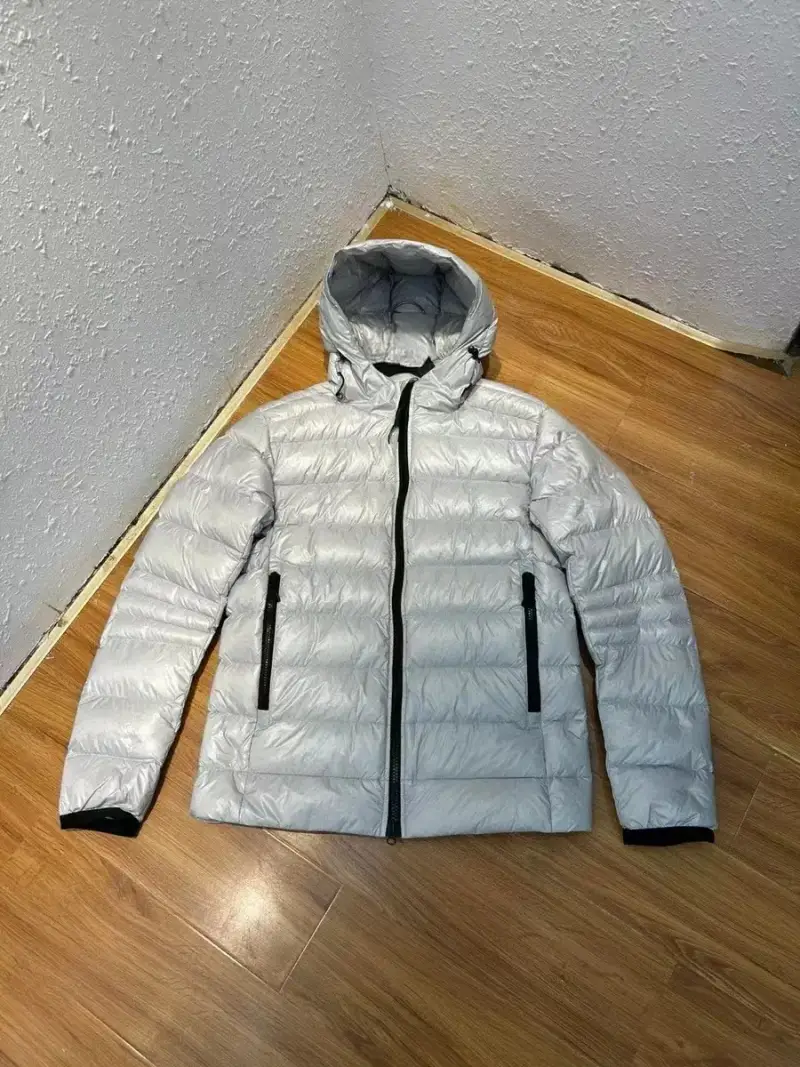 Canada Goose Crofton Hoodie — 2227 Yinhua Red Label colorway — USFans Spreadsheet photo