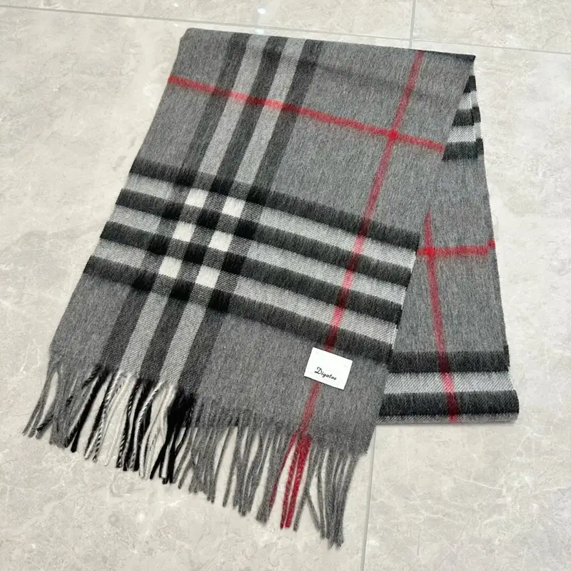 Burberry Scarf — gray red bar colorway — USFans Spreadsheet photo