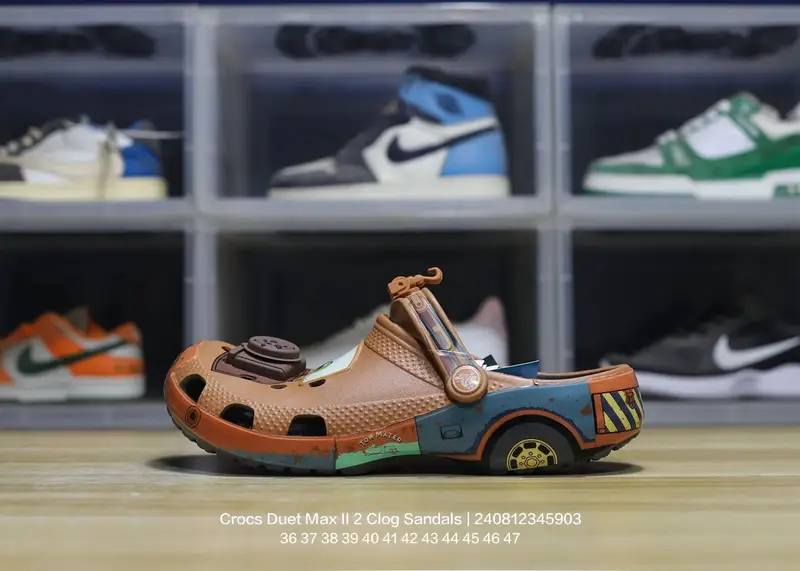 Crocs Scrap Shoes — 22-Note the number of yards normally wor colorway — USFans Spreadsheet photo