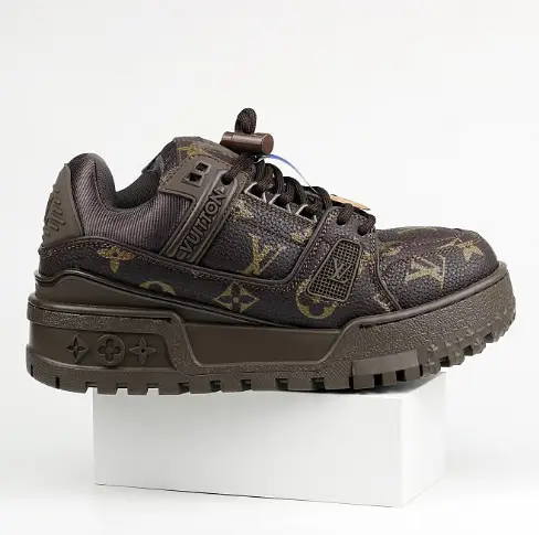 LV Trainers Black-White — 30 colorway — USFans Spreadsheet photo