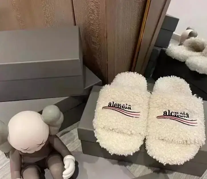 Balenciaga Fur Slides Https — white colorway — Kakobuy Spreadsheet photo