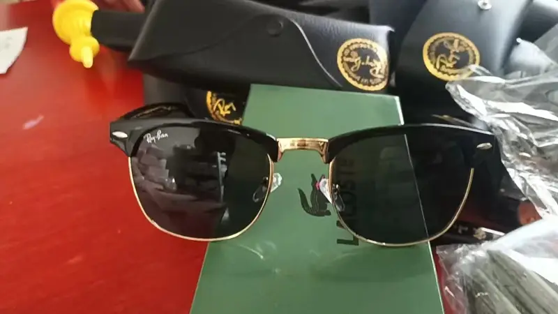 Ray-Ban Sunglasses — 3016 tempered glass black gold frame black gray distribution box colorway — USFans Spreadsheet photo