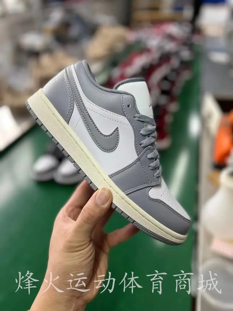 Jordan 1 Low Shoes — Invisible gray 553558-053 colorway — USFans Spreadsheet photo