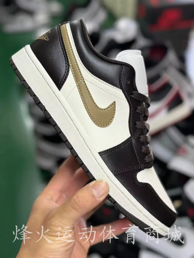 Jordan 1 Low Shoes — White Dumpling Mocha DC0774-200 colorway — USFans Spreadsheet photo