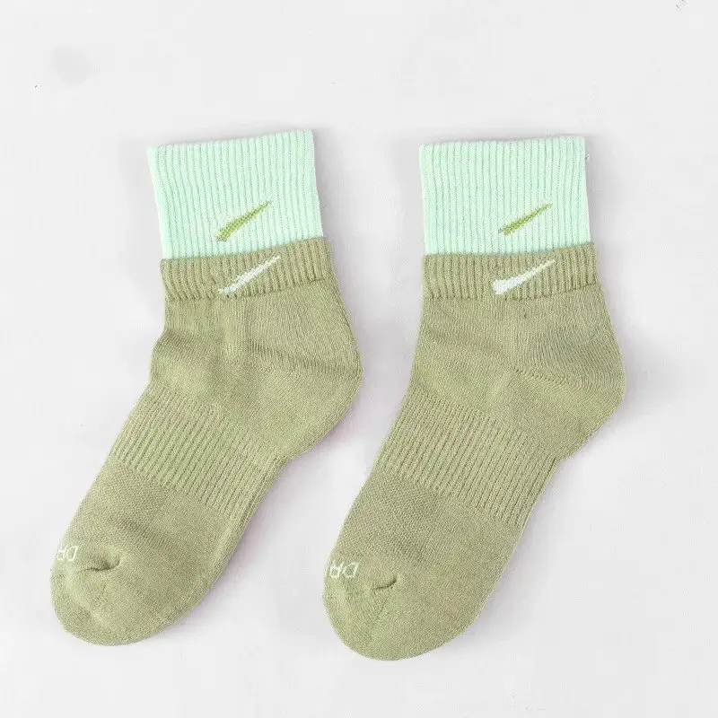 Nike Socks — [middle tube] bean green-light green colorway — USFans Spreadsheet photo