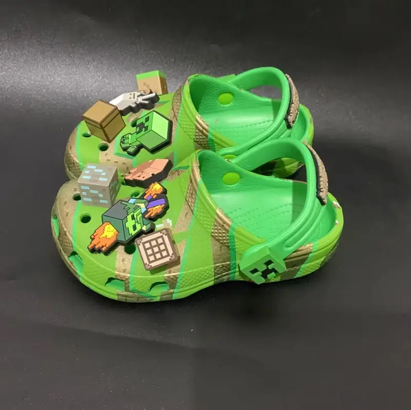 Minecraft x Crocs Shoes — My World co-branded（Minecraft Grass Bloc colorway — USFans Spreadsheet photo