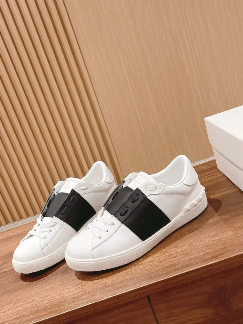 Valentino Garavani Trainers — Black 4 colorway — USFans Spreadsheet photo