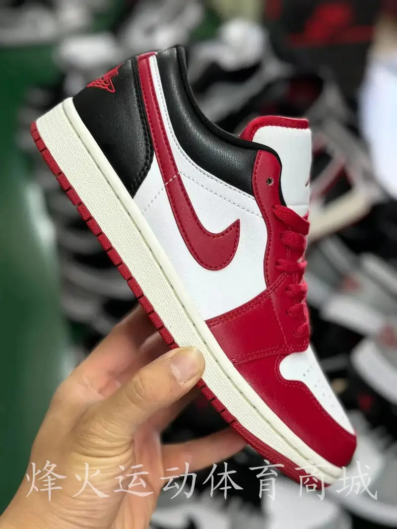 Jordan 1 Low Shoes — white red black DC0774-160 colorway — USFans Spreadsheet photo