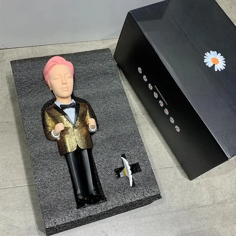 Mighty Jaxx Danil Yad Fashion Designer — Quan Zhilong colorway — USFans Spreadsheet photo