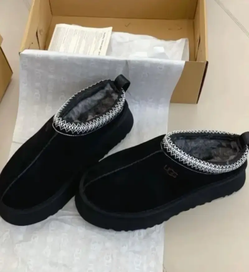 UGG Slippers — black colorway — Kakobuy Spreadsheet photo