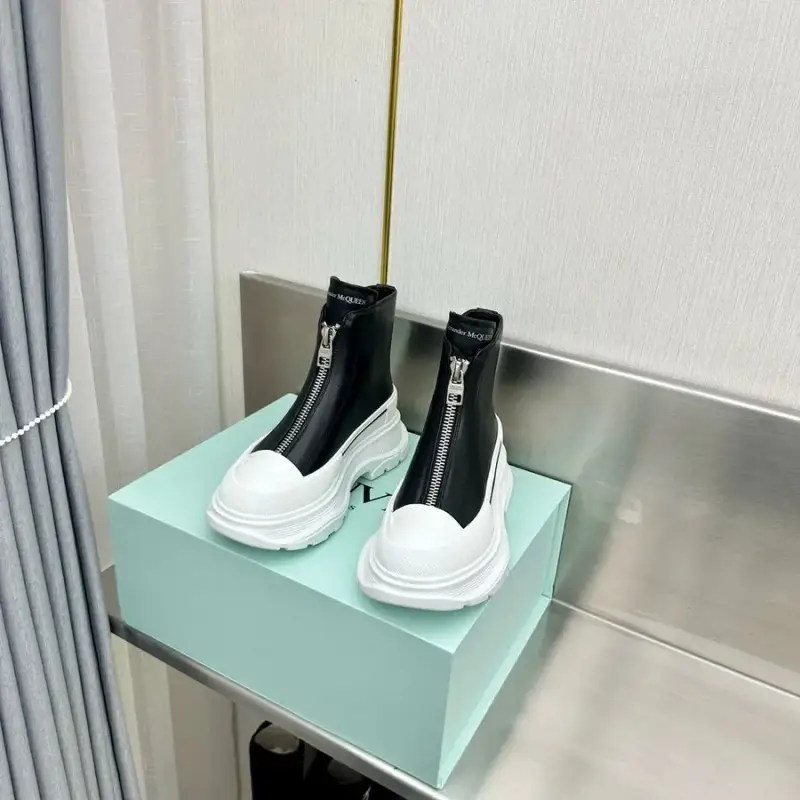Alexander McQueen Tread Slick Chelsea Shoes — 1 colorway — Kakobuy Spreadsheet photo