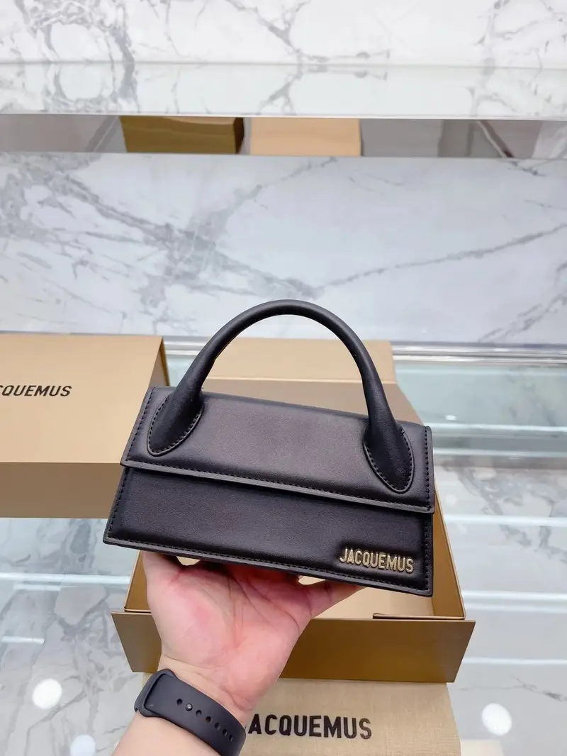Jacquemus Handbag — Black messenger bag 22cm with box colorway — USFans Spreadsheet photo