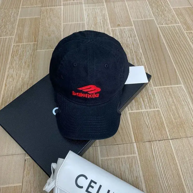 Balenciaga Cap — M red embroidery colorway — USFans Spreadsheet photo