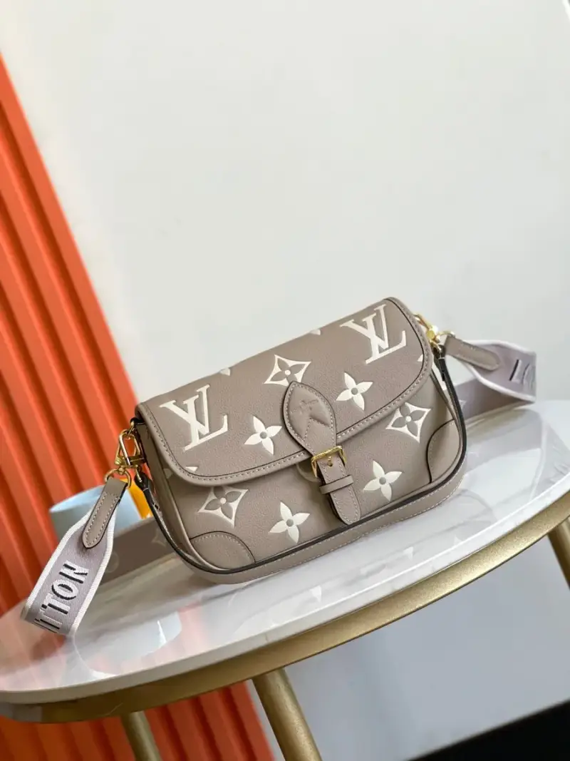 Louis Vuitton Diane Nano Tourterelle Creme — Size 23x16x8.5cm colorway — USFans Spreadsheet photo