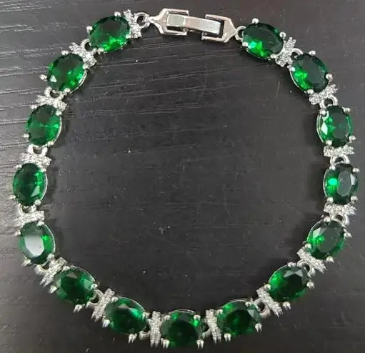 Random Bracelet — B00331 Green colorway — USFans Spreadsheet photo
