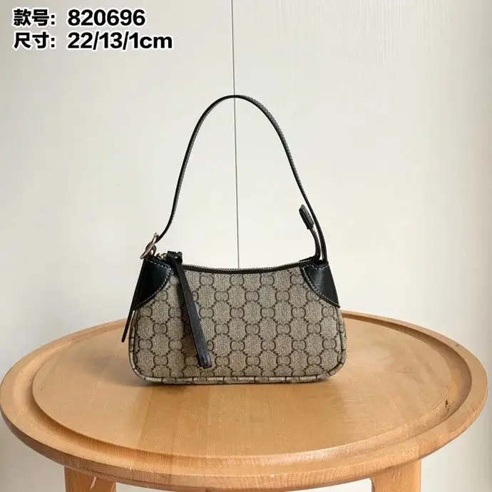Gucci GG Emblem Bag — Black mini 22*13*1CM colorway — USFans Spreadsheet photo