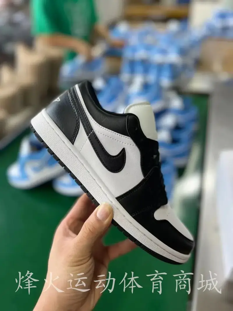 Jordan 1 Low Shoes — black and white DC0774-101 colorway — USFans Spreadsheet photo