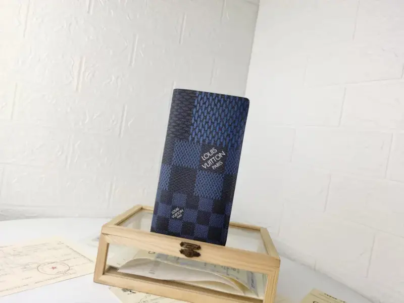 LV Wallet — 60435-2 colorway — USFans Spreadsheet photo