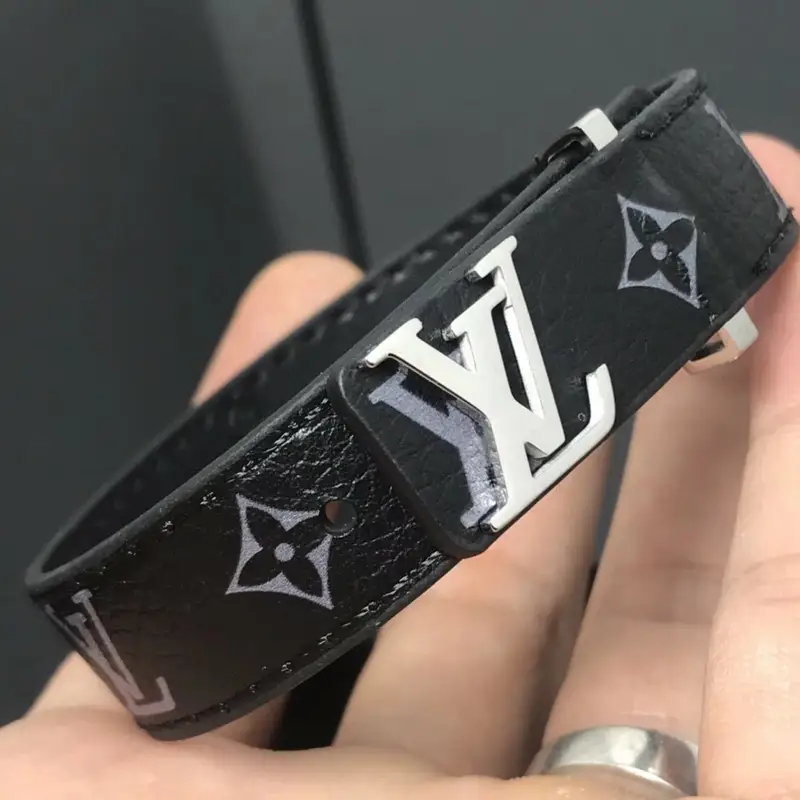 LV Bracelet — White large print colorway — USFans Spreadsheet photo