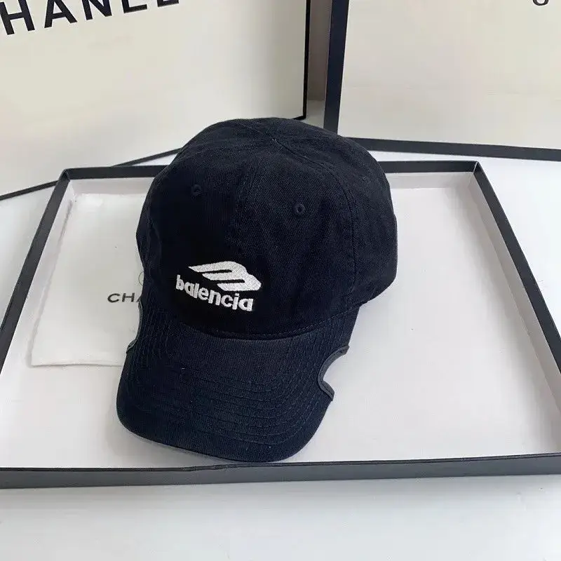Balenciaga Cap — M white embroidery colorway — USFans Spreadsheet photo