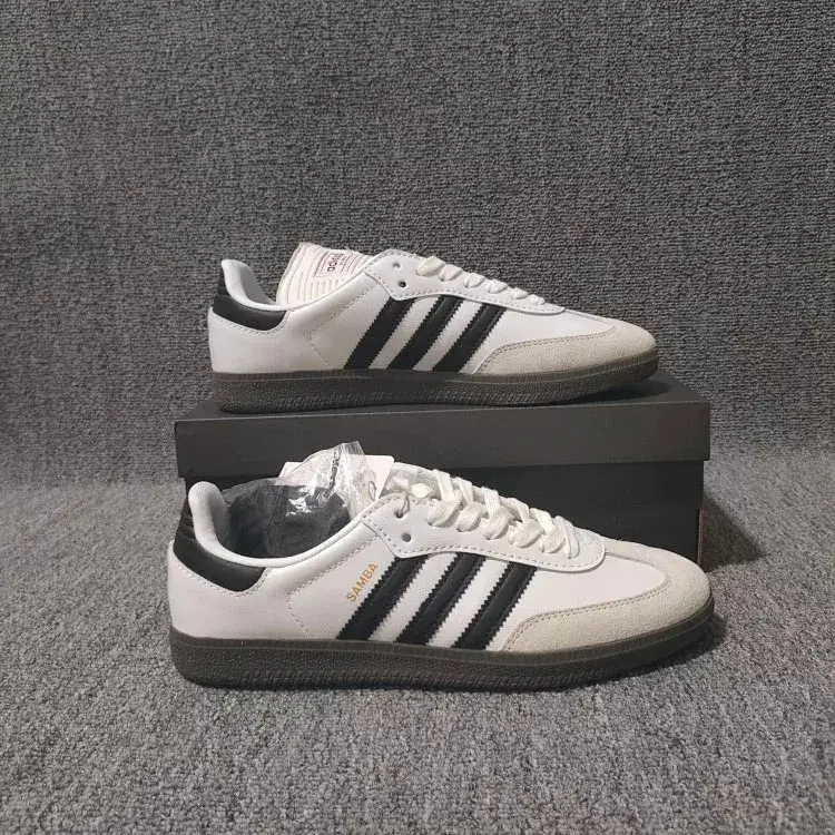 Adidas Originals Samba Shoes — Samba white and black long tongue colorway — Kakobuy Spreadsheet photo