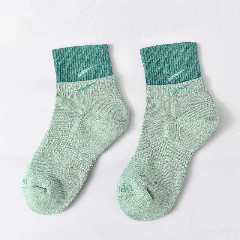 Nike Socks — [middle tube] light green-dark green colorway — USFans Spreadsheet photo